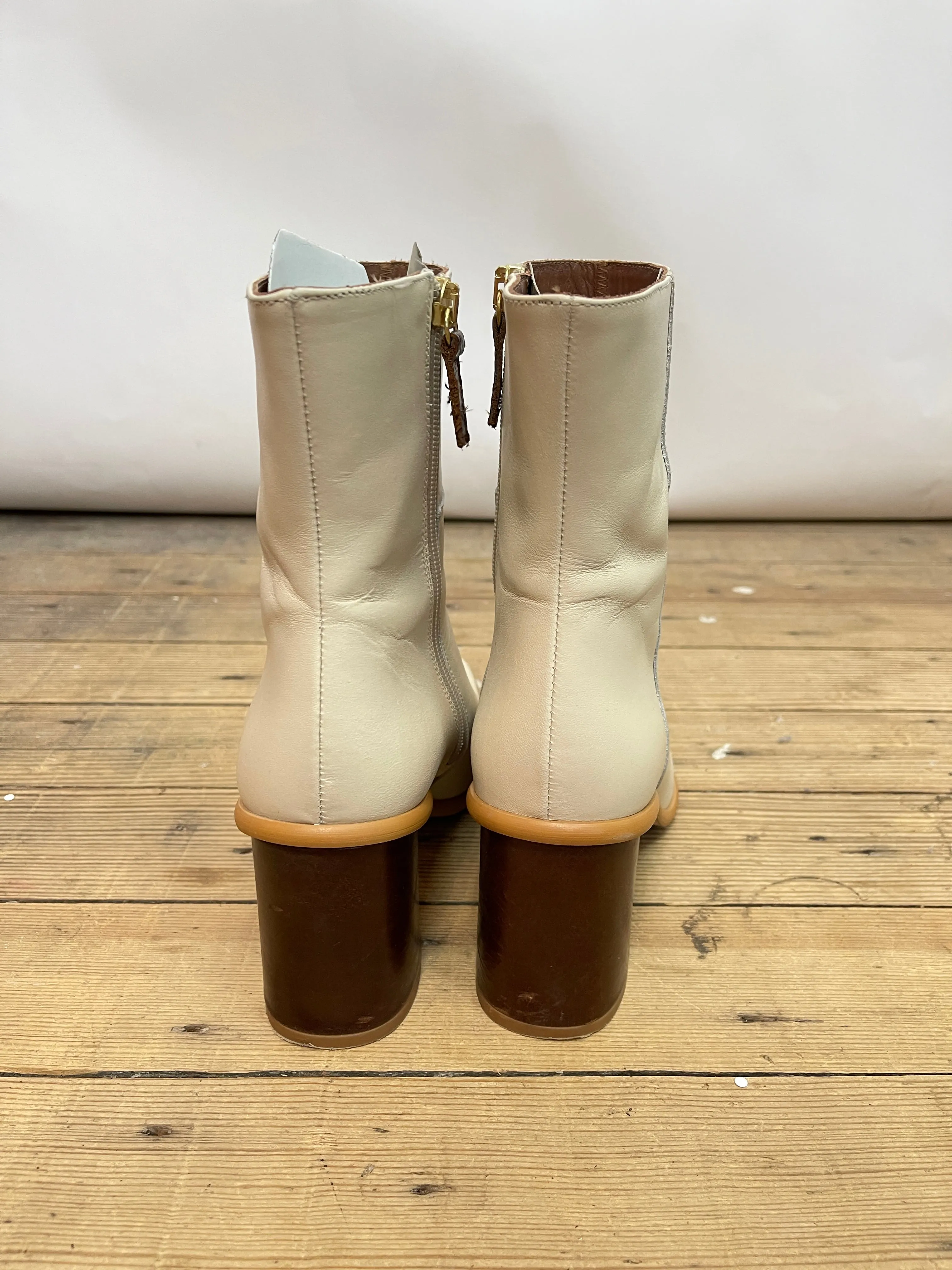 Alohas West Vintage White Leather Ankle Boots (39)