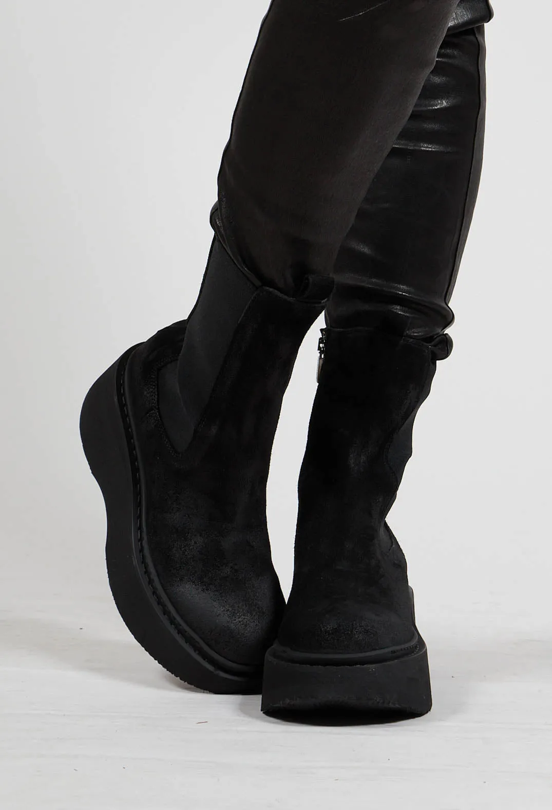 Ankle Boots with Platform Sole in London Nero