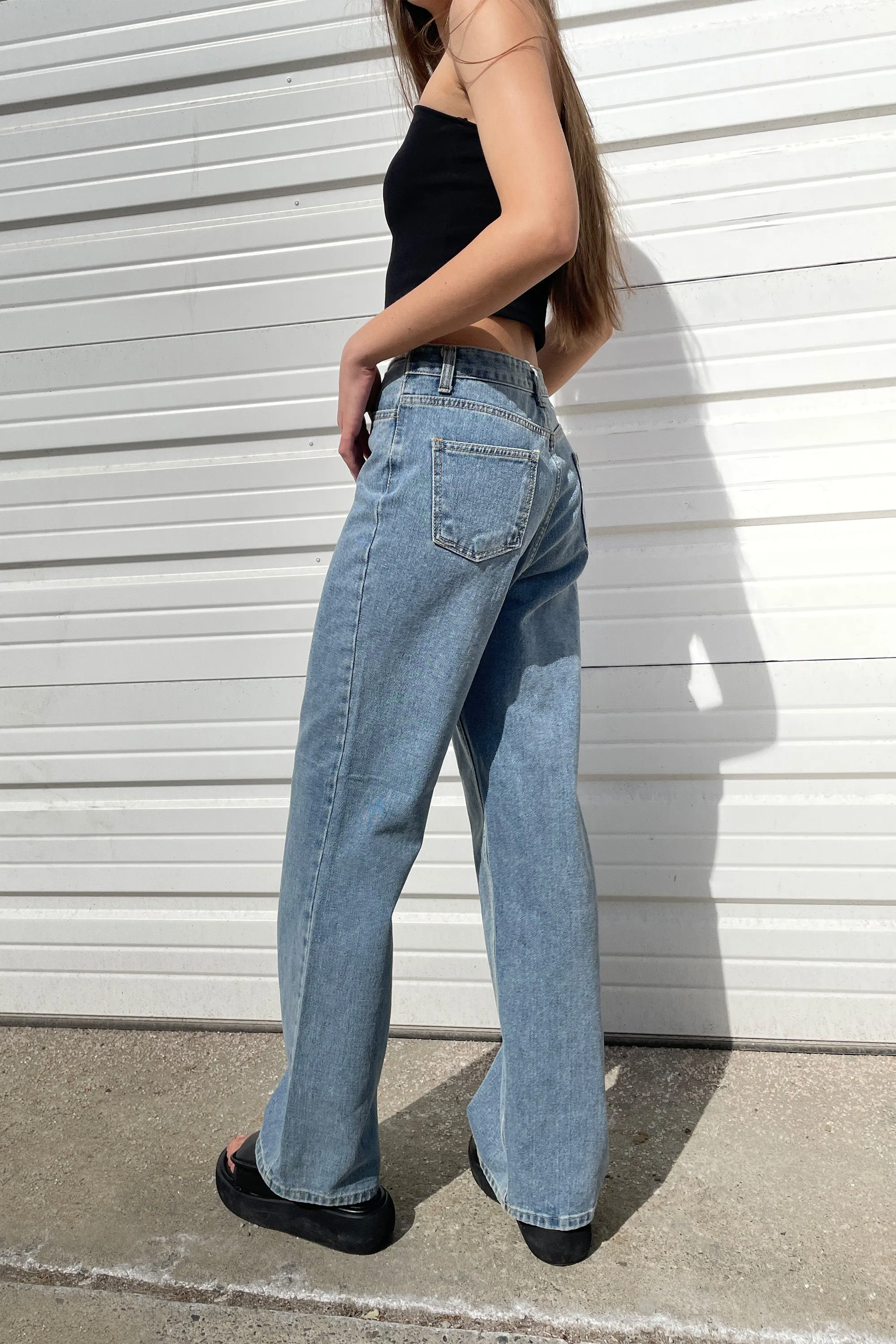 DISTRESSED WAIST JEAN