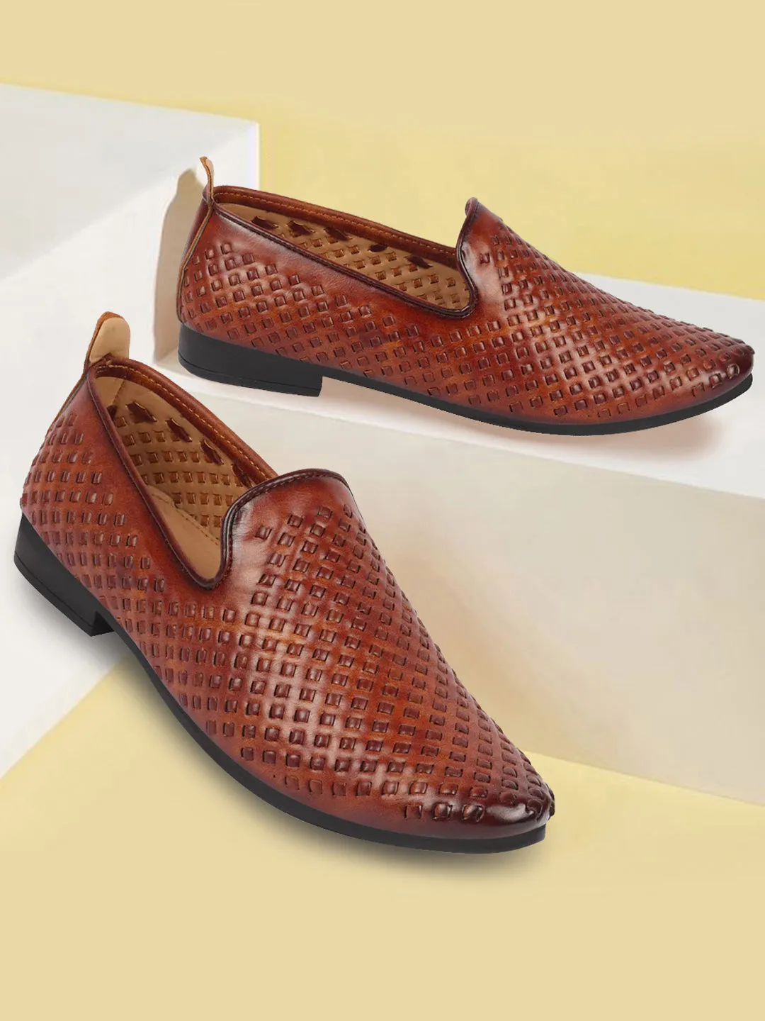 Men Teek Ethnic Slip-On Juttis